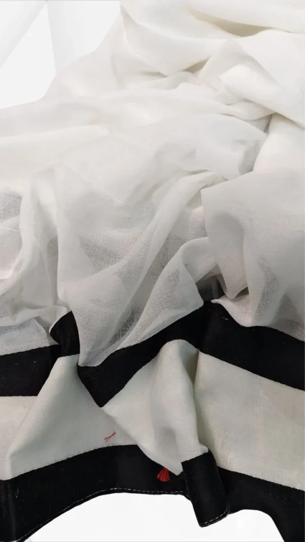 White color with black border velvet mol Cotton saree
