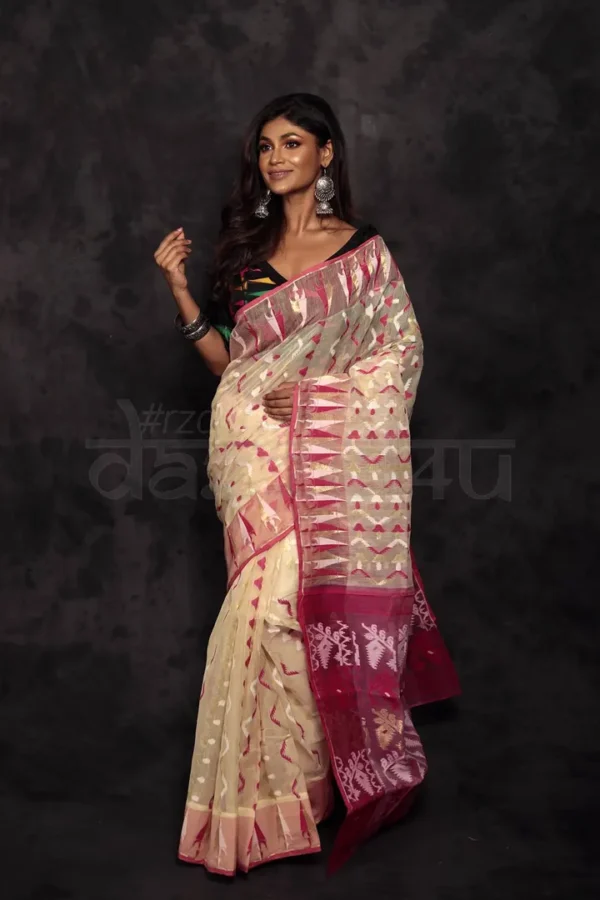 Off White & Majenta Jalbondi Silk Dhakai jamdani Handloom Saree