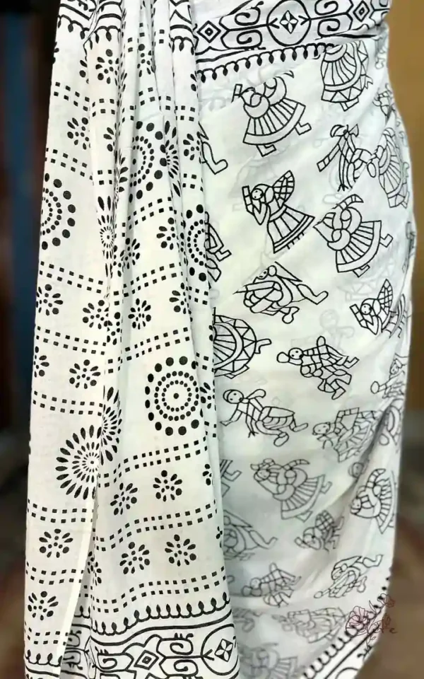 WHITE HAND BLOCK PRINTED BAGRU COTTON SAREE