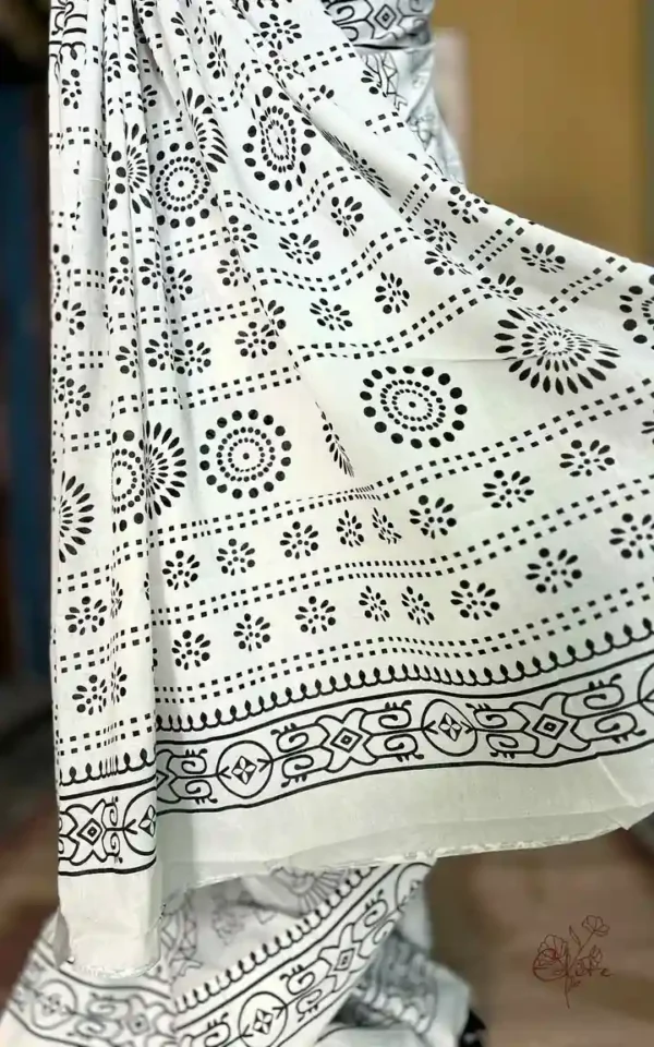 WHITE HAND BLOCK PRINTED BAGRU COTTON SAREE