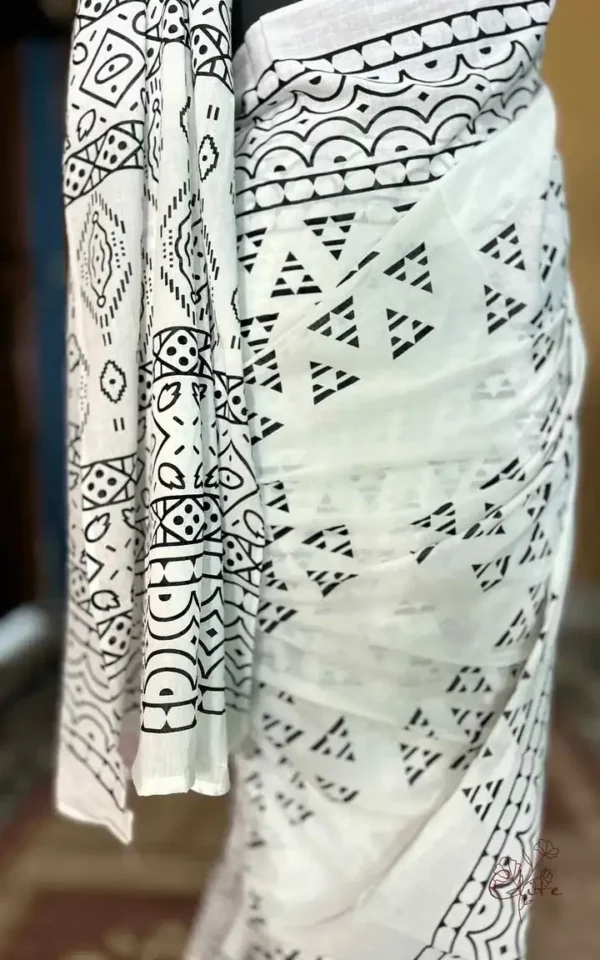 WHITE HAND BLOCK PRINTED BAGRU COTTON SAREE