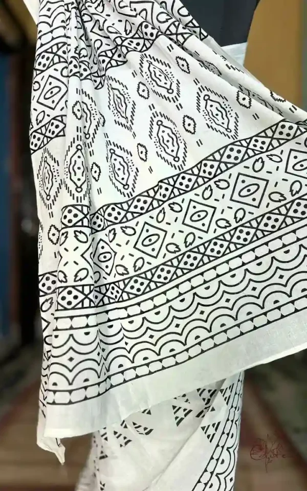 WHITE HAND BLOCK PRINTED BAGRU COTTON SAREE