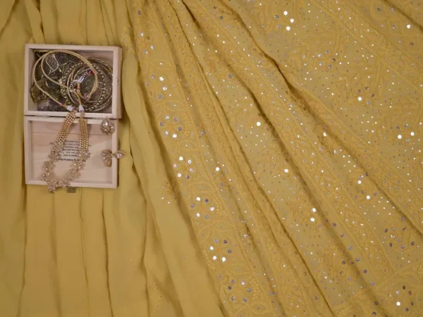 Lucknowi Chikankari saree