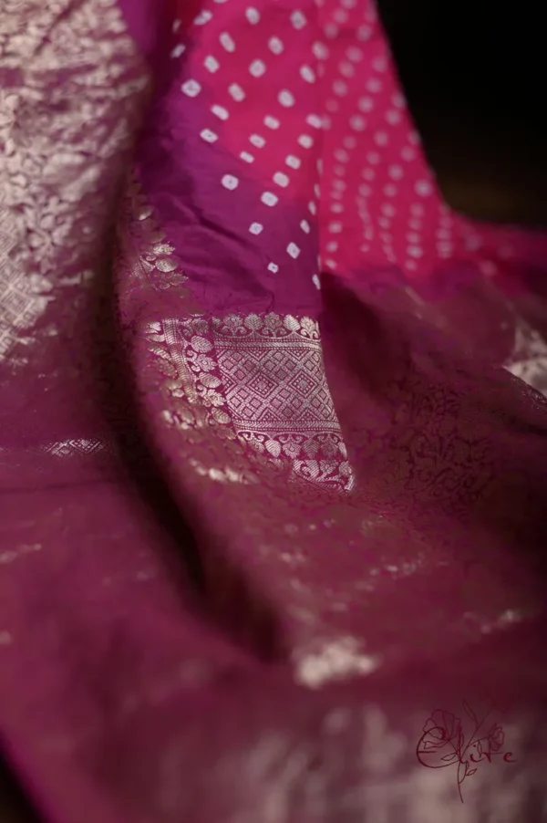 Magenda Benarasi on golden zari par gujrati butta Khadi Chiffon Handloom Saree