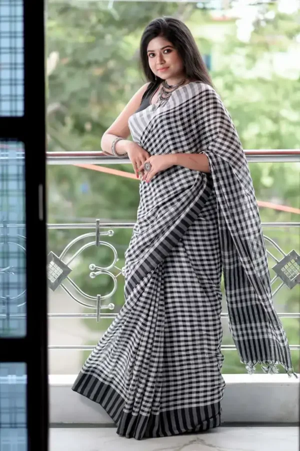 Black and White checks on Tant Handloom Pure Cotton Gamcha saree
