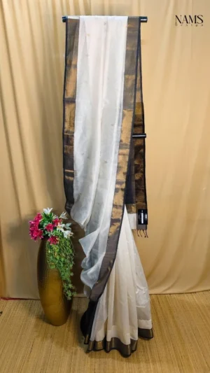Exquisite Off White Maheswari Zari Saree – Timeless Elegance