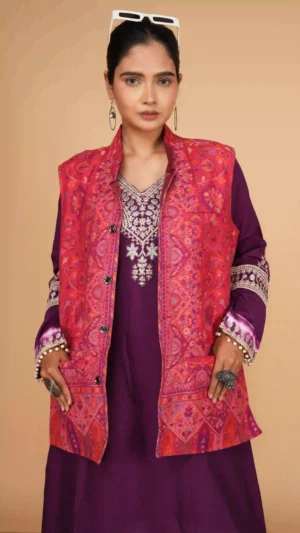 Red color sleeve less jacket dress