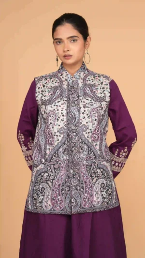 Black and white color sleeve less jacket dress