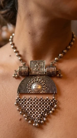 Sunny Crescent Oxdised Hasali Choker